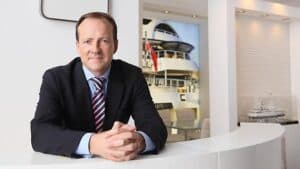 Traditional vs Explorer Yacht (1)